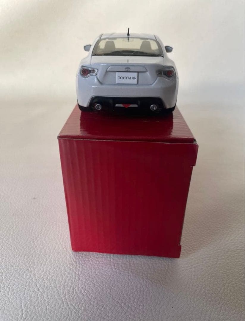 TOYOTA トヨタ 86 ミニカー ① 37J サテンホワイトパール 非売品