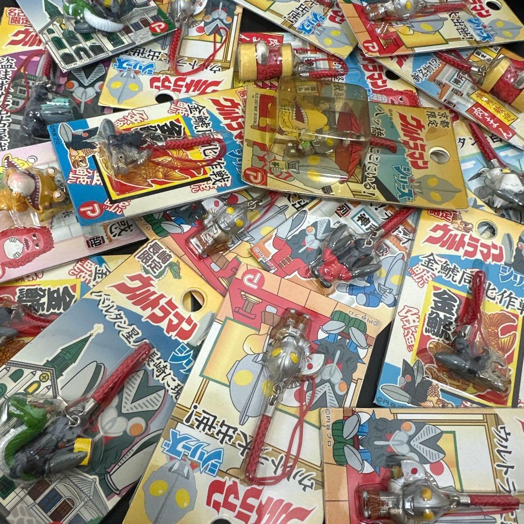 大量 ウルトラマンストラップ地域限定お任せ80点SET