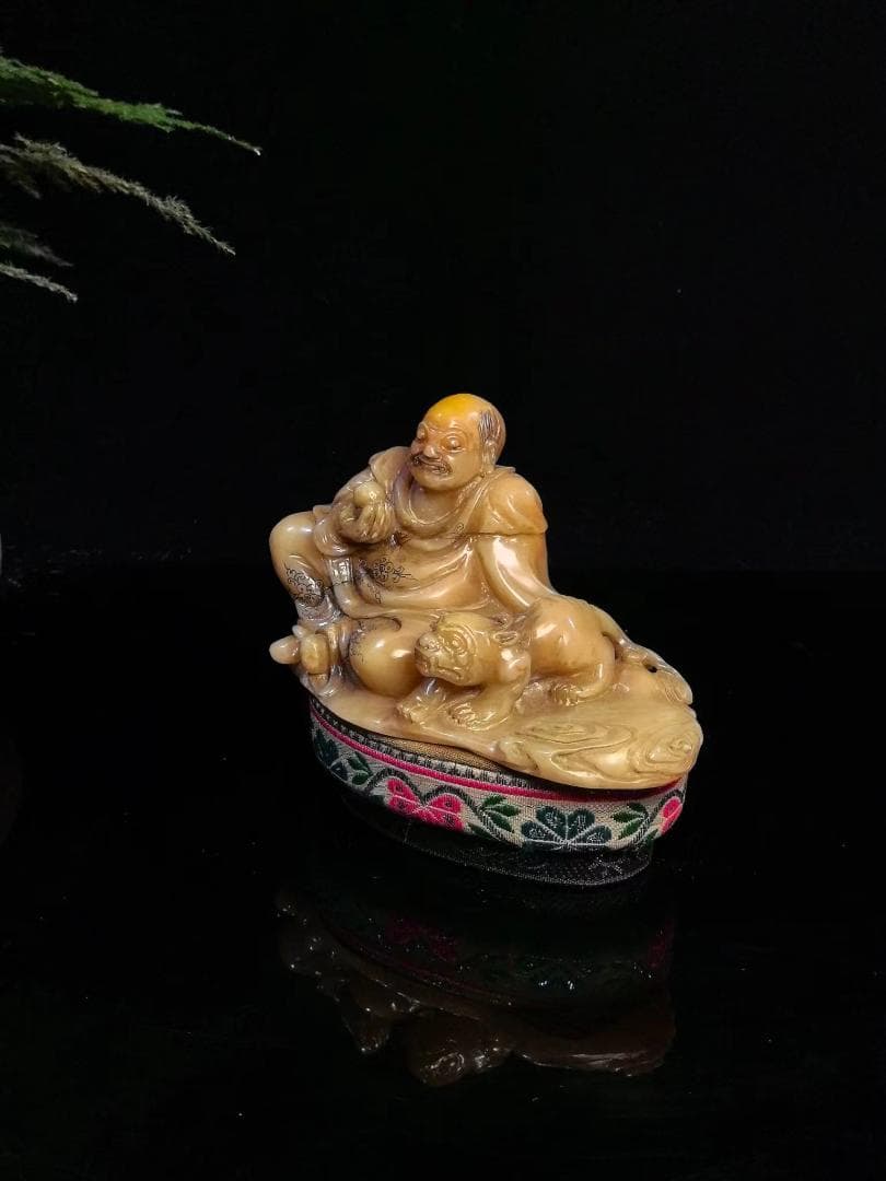 中国古美術・伏虎羅漢・寿山石極品二色田黄の印鑑・文房具・置物・賞物・風水開運・書