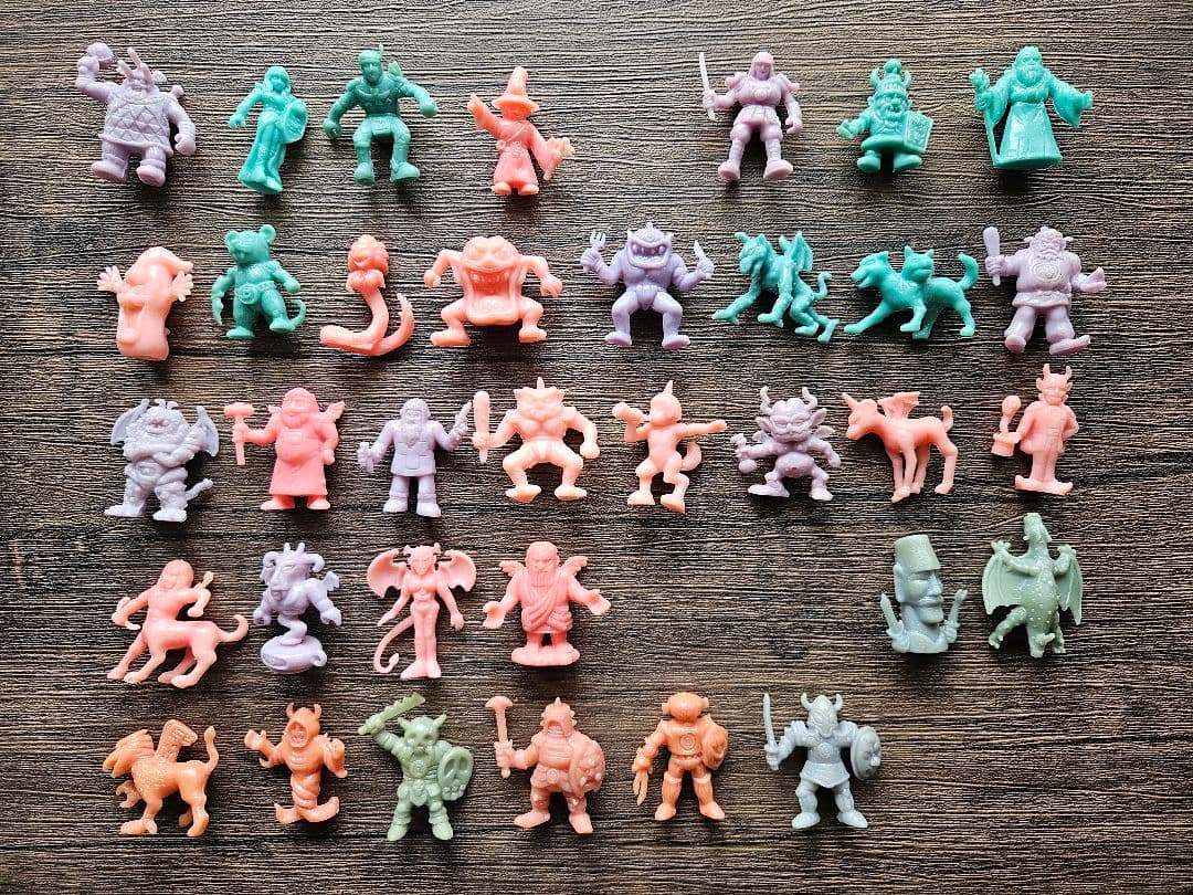 ネクロスの要塞フィギュアセット213体＋魔法チップ1枚　消しゴム大量まとめ