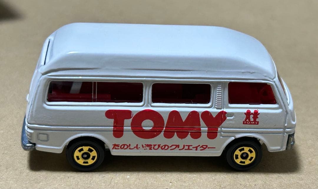 トミカ 日産 キャラバン ハイルーフバン