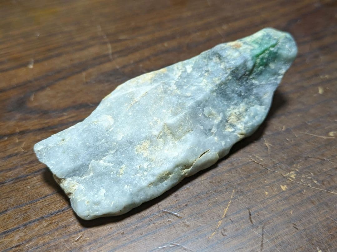 糸魚川翡翠　金山谷　三色
