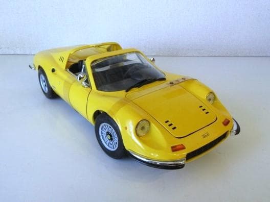 特価 Hot Wheels 1/18 フェラーリ Dino246GTS イエロー