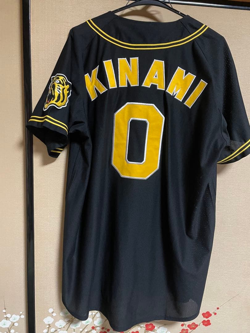 阪神タイガース ユニフォーム 黒 木浪　Oサイズ　おまけのユニフォームもあり。