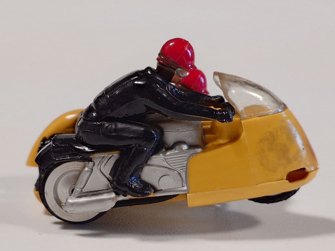 Triang SCALEXTRIC TYPHOON （黄色/赤ヘル）