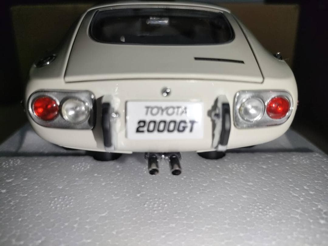 オートアート コンポジット 1/18 トヨタ・2000GT ワイヤースポーク 白