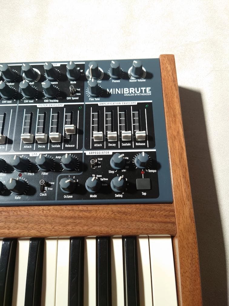 Arturia MiniBrute アナログシンセサイザー