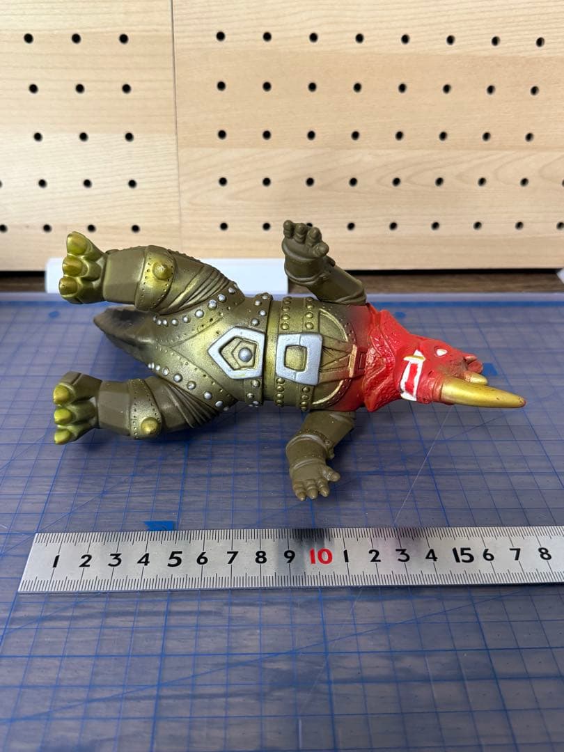 パチ 怪獣 ソフビ　メガゾラン