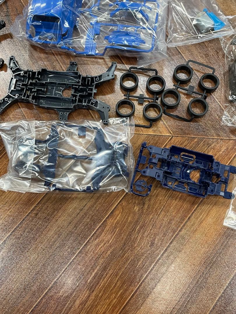 ミニ四駆パーツセットと収納ボックス