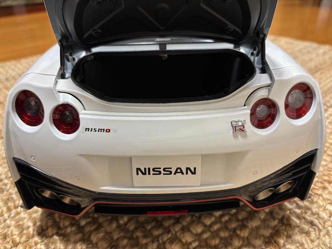 Deagostini 1/8白色の日産GTR R35