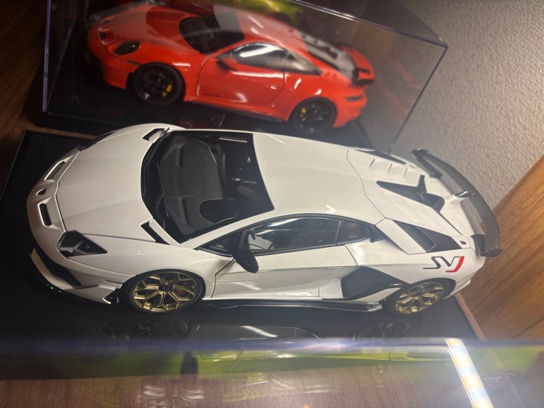 オートアート　ランボルギーニ アヴェンタドール SVJ