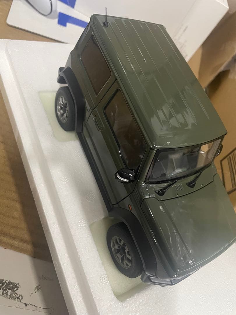 オートアート1/18 スズキ ジムニー シエラ (JB74) モスグリーン
