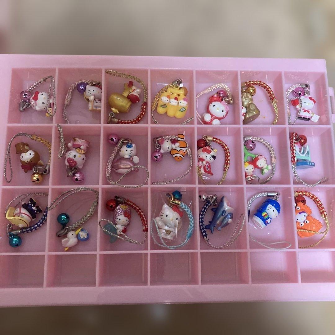 経年品　キティちゃんご当地ストラップ　色々　97個セット