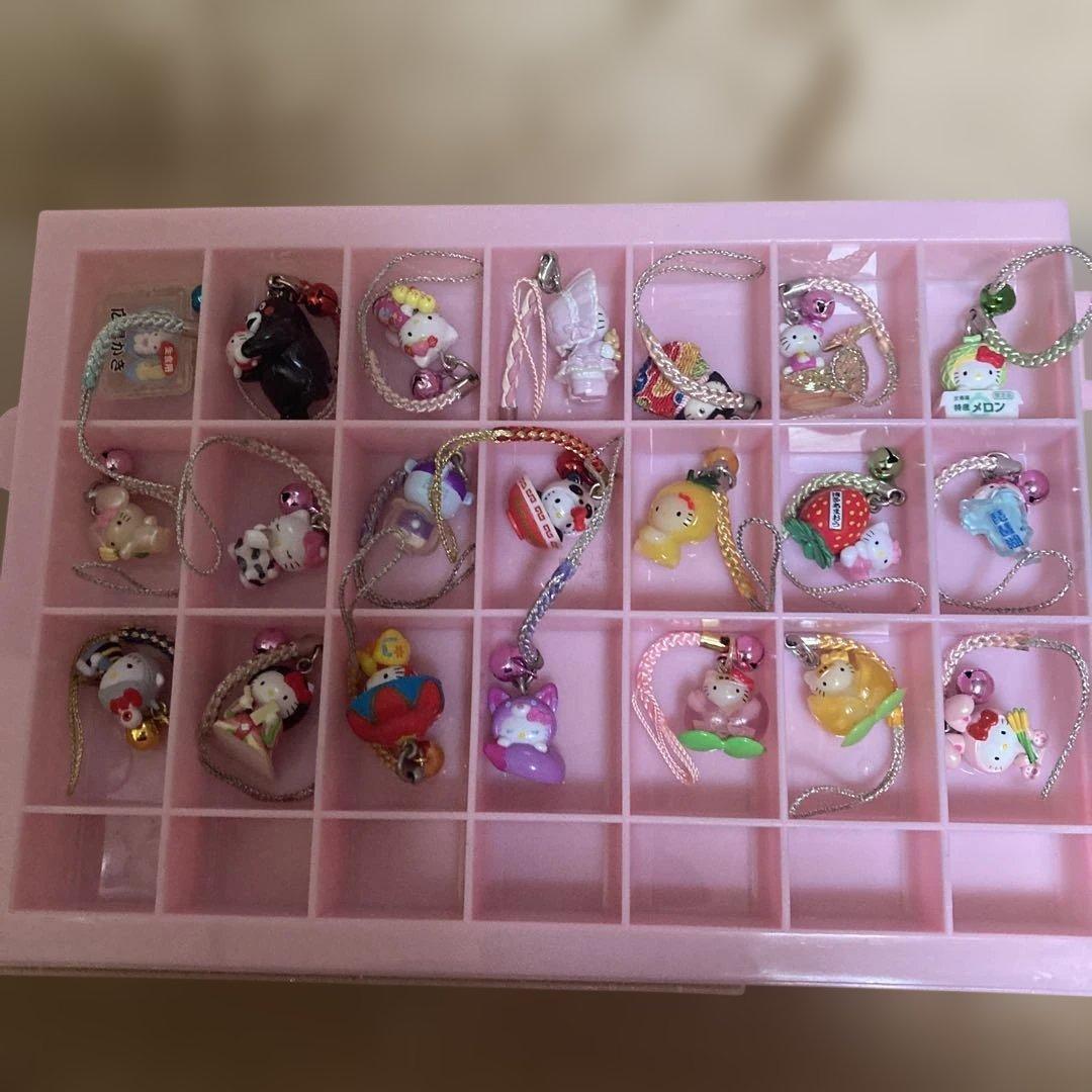 経年品　キティちゃんご当地ストラップ　色々　97個セット