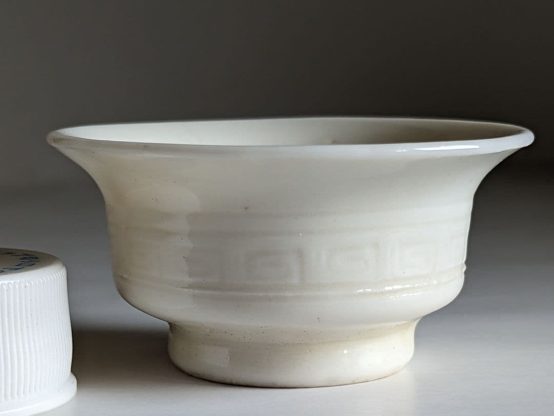 ♦白磁盃 陽刻雷紋様 盃 杯 猪口 古美術品 酒器 酒杯 骨董品 コレクション