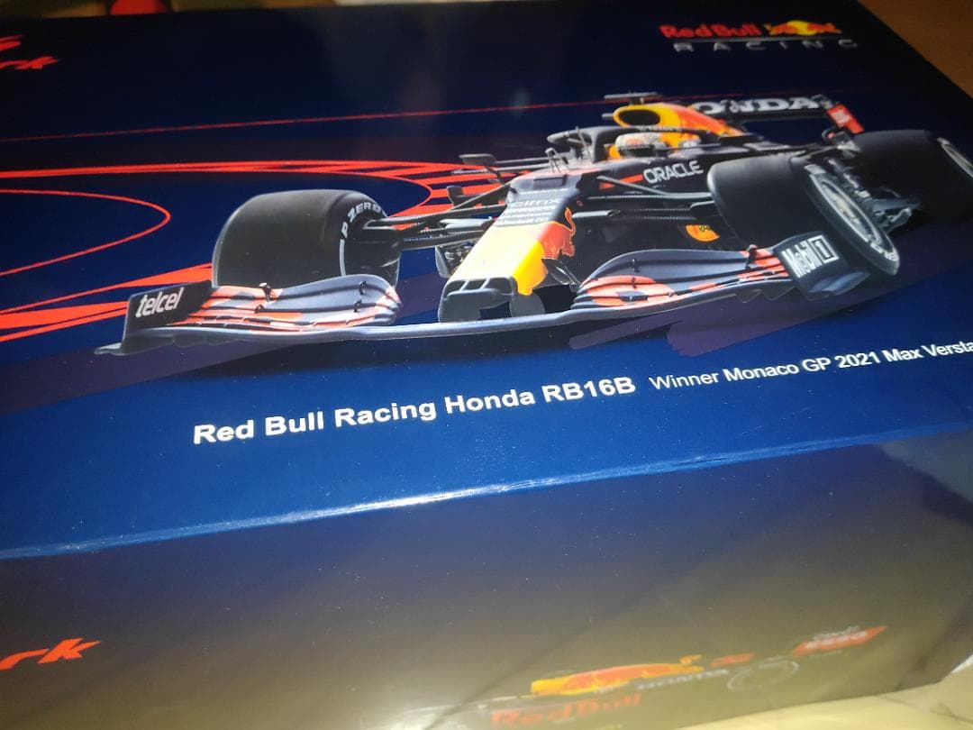 RedBullマックスフェルスタッペン　スパーク1/18　2021モナコ一部破損