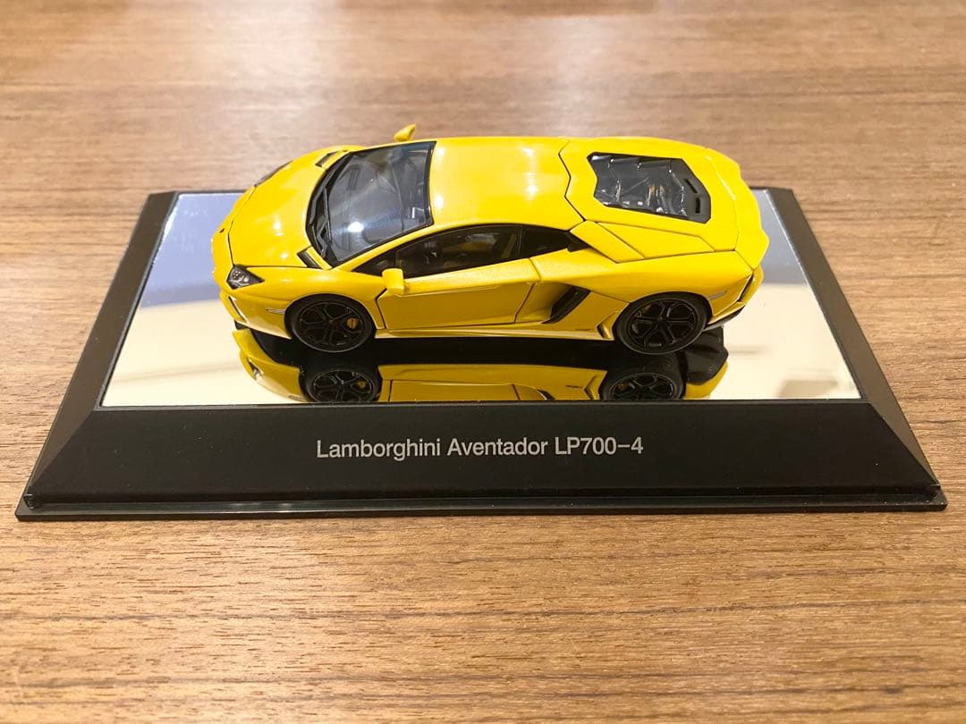 新古品 1/43 オートアート ランボルギーニ アヴェンタドール イエロー