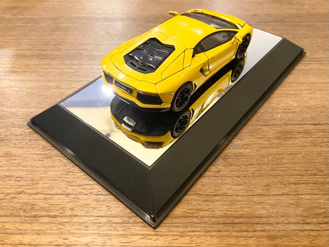 新古品 1/43 オートアート ランボルギーニ アヴェンタドール イエロー