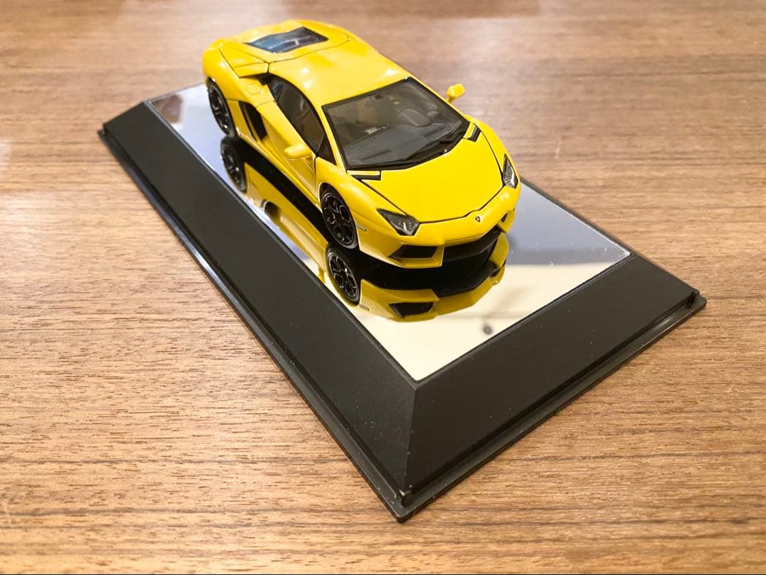 新古品 1/43 オートアート ランボルギーニ アヴェンタドール イエロー