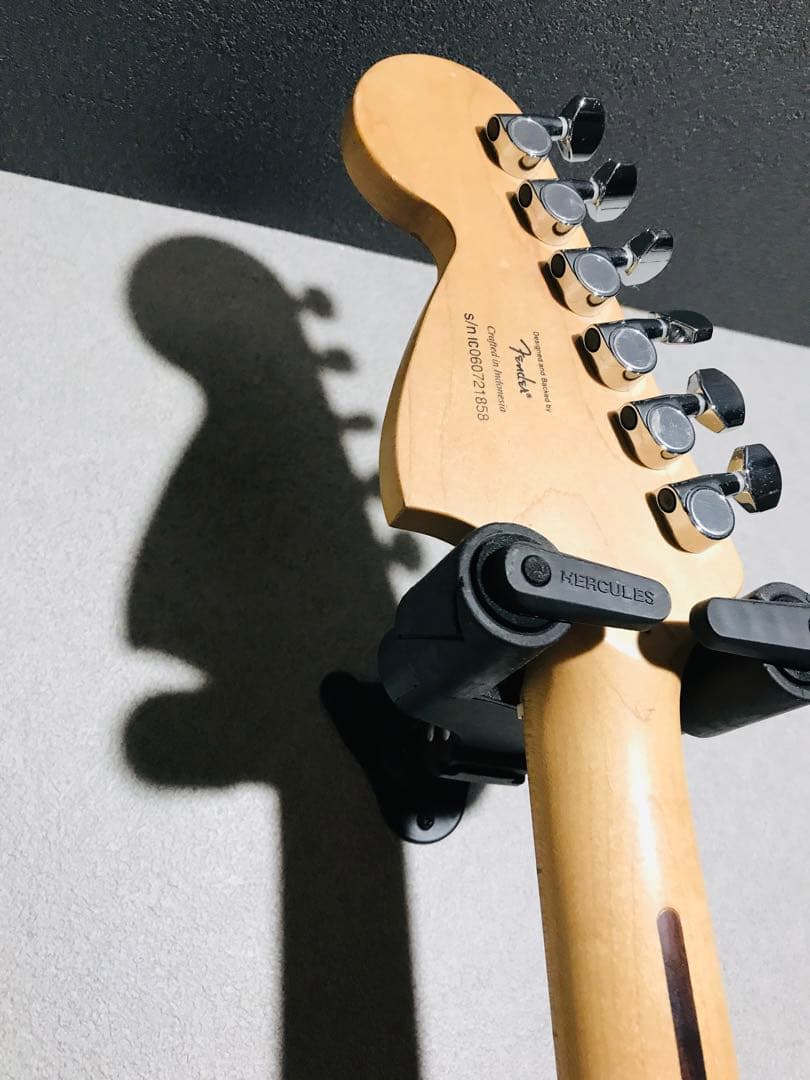 値下げ‼️超レア‼️ブラックのSquier ストラトキャスター ハローキティデザイン