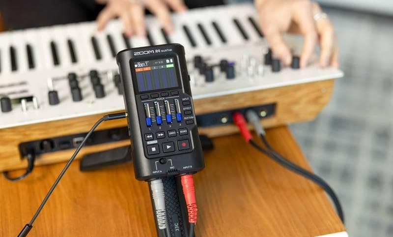 Zoom R4 MultiTrak 新品 未使用 未開封 値下げ！