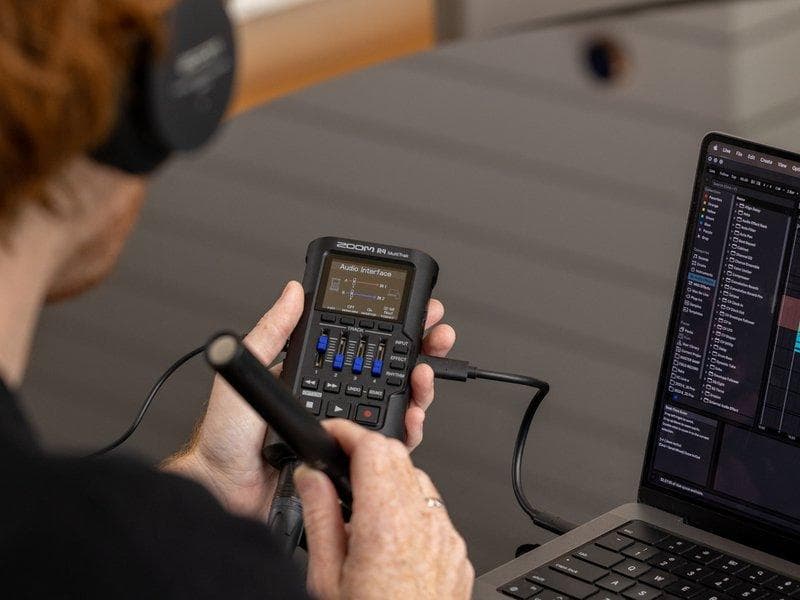 Zoom R4 MultiTrak 新品 未使用 未開封 値下げ！