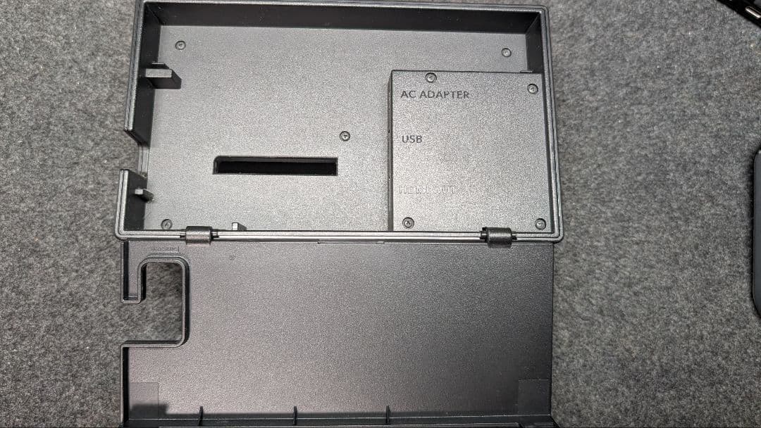 【初代 Nintendo Switch（ポーチ付き）】