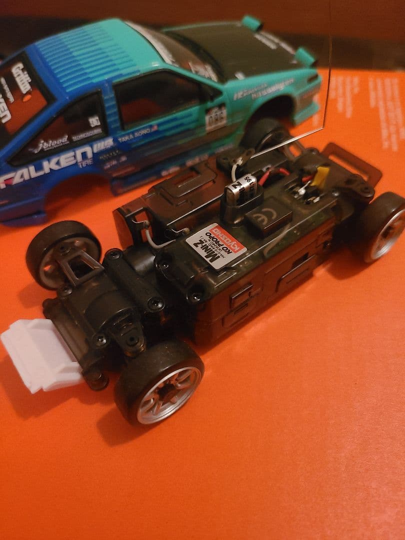 美品　京商　ミニッツ　MA-010 AE86 ファルケン　ボディ　シャーシのみ