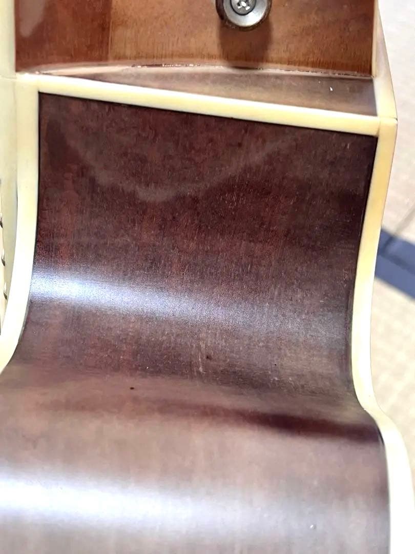 アコースティックベース　URIEL