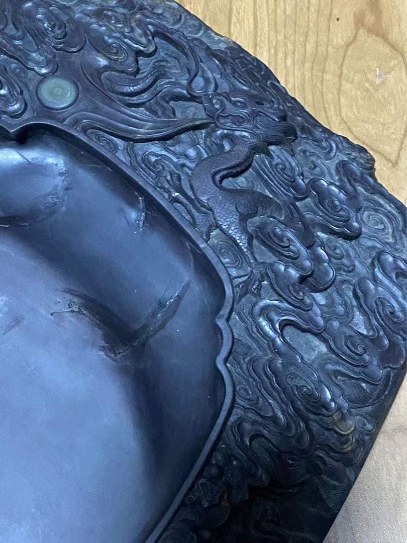 中国端溪硯石眼硯老坑龍魚彫文房四宝 年代物32cmx32x7.9cm重 10kg
