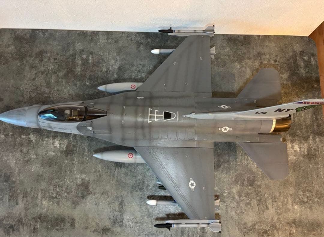 エリートフォース 1/18 F-16 ファイティング・ファルコン