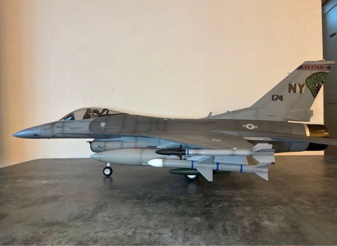 エリートフォース 1/18 F-16 ファイティング・ファルコン