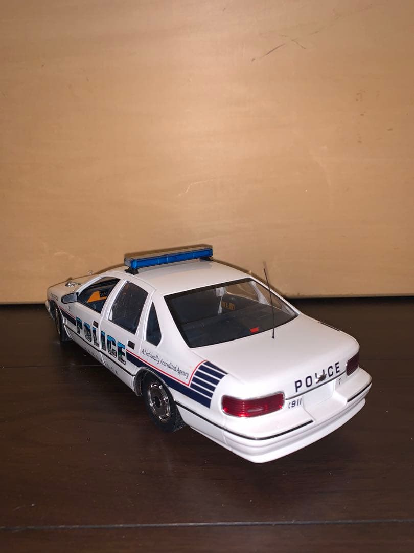 入手困難　1/18UT models カプリスパトカー④