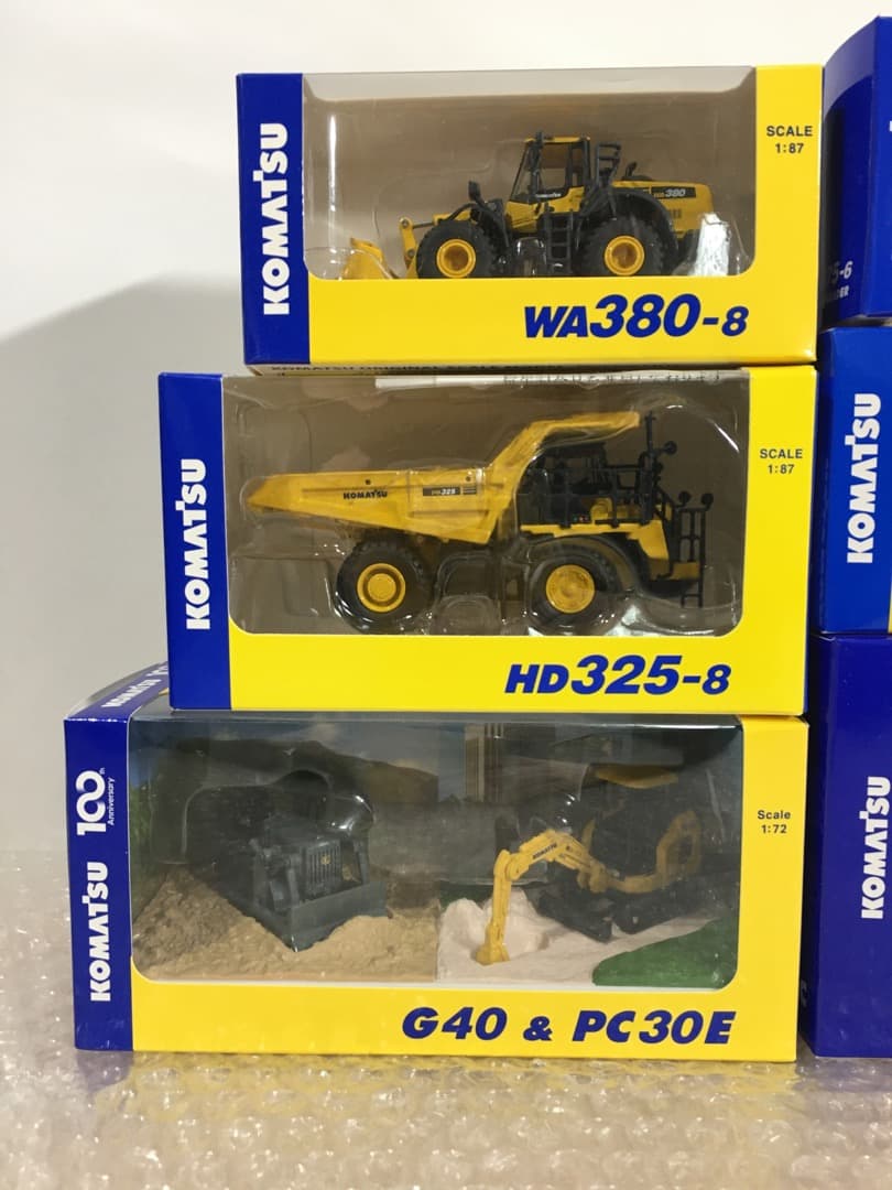 ○未使用9個！ KOMATSU コマツ ミニチュア ミニカー 工事現場 非売品