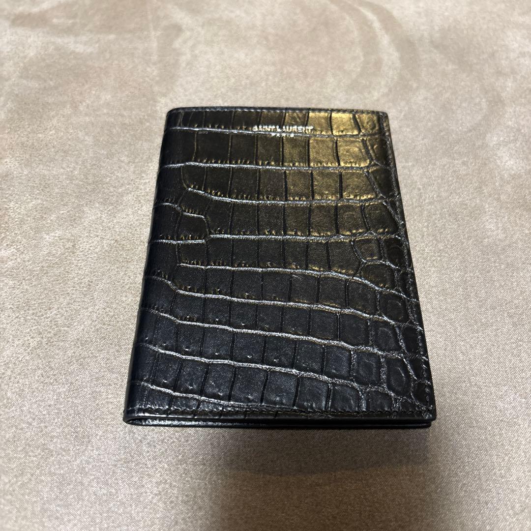 SAINT LAURENT ブラックパスポートケース