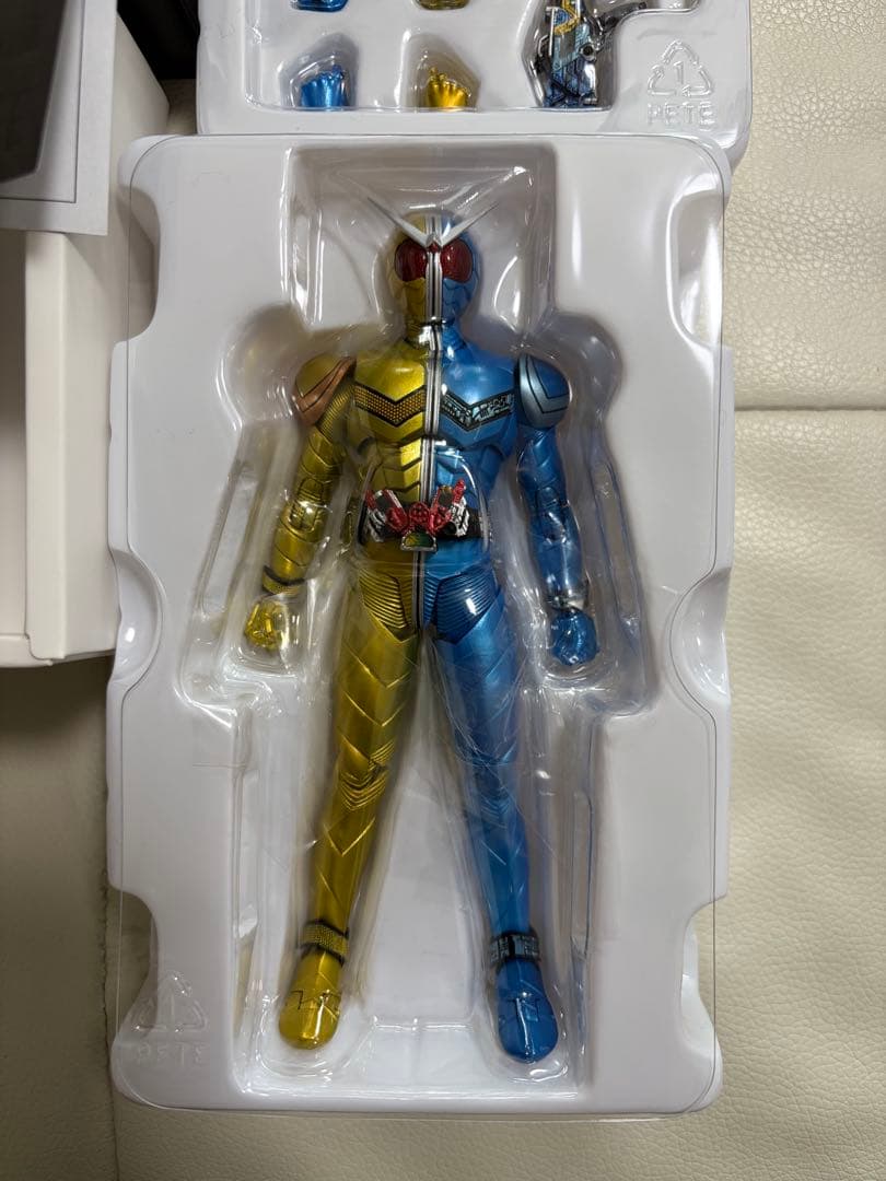 フィギュアーツ 真骨彫製法 仮面ライダーW ルナトリガー　shf