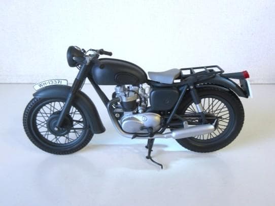 値下 MINICHAMPS 1/12 トライアンフTR6 Trophy「大脱走」