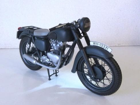 値下 MINICHAMPS 1/12 トライアンフTR6 Trophy「大脱走」