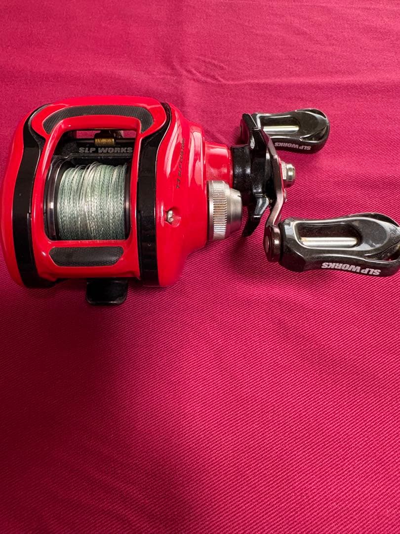 ダイワ T3 SLP CUSTOM レッド ベイトリール 右ハンドル