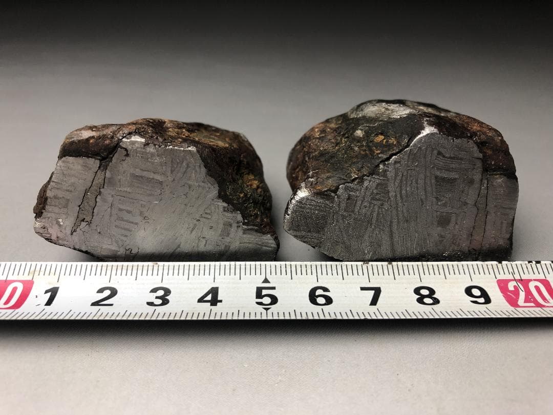 メ*8様 アルタイ隕石　 丸ごとカット鉄隕石　外皮付き隕石　原石　重さ約463ｇ