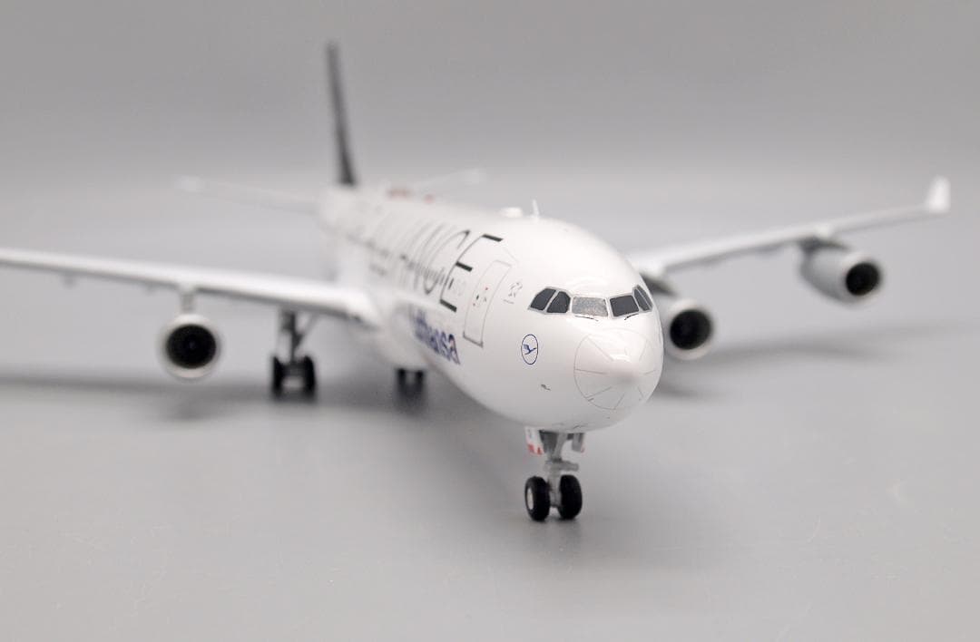 ルフトハンザ A340-300 D-AIGV 1/200