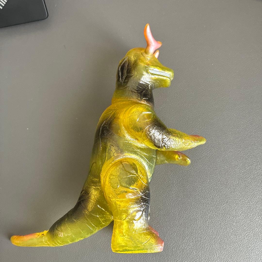 ケ*ン様 ウルトラマン エレキング クリア ソフビ