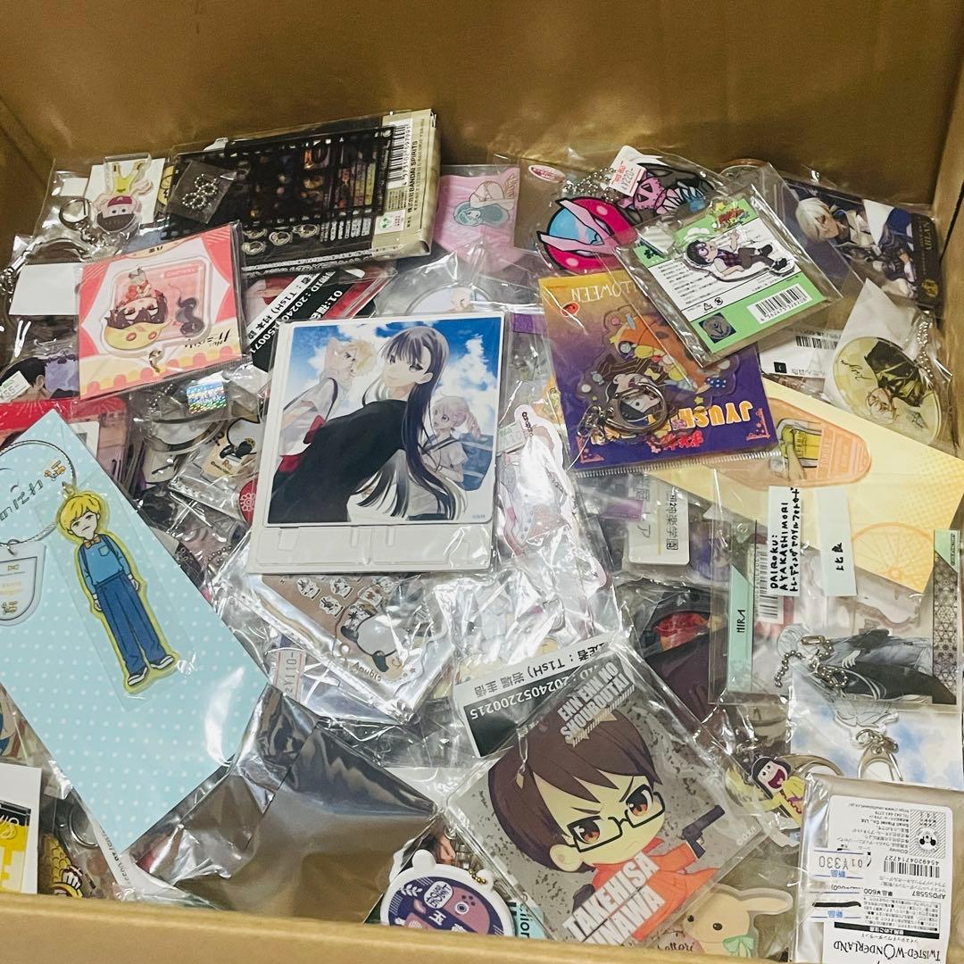 ノンジャンルアニメ系雑貨　アクリルキーホルダー約370個まとめ売り　大量