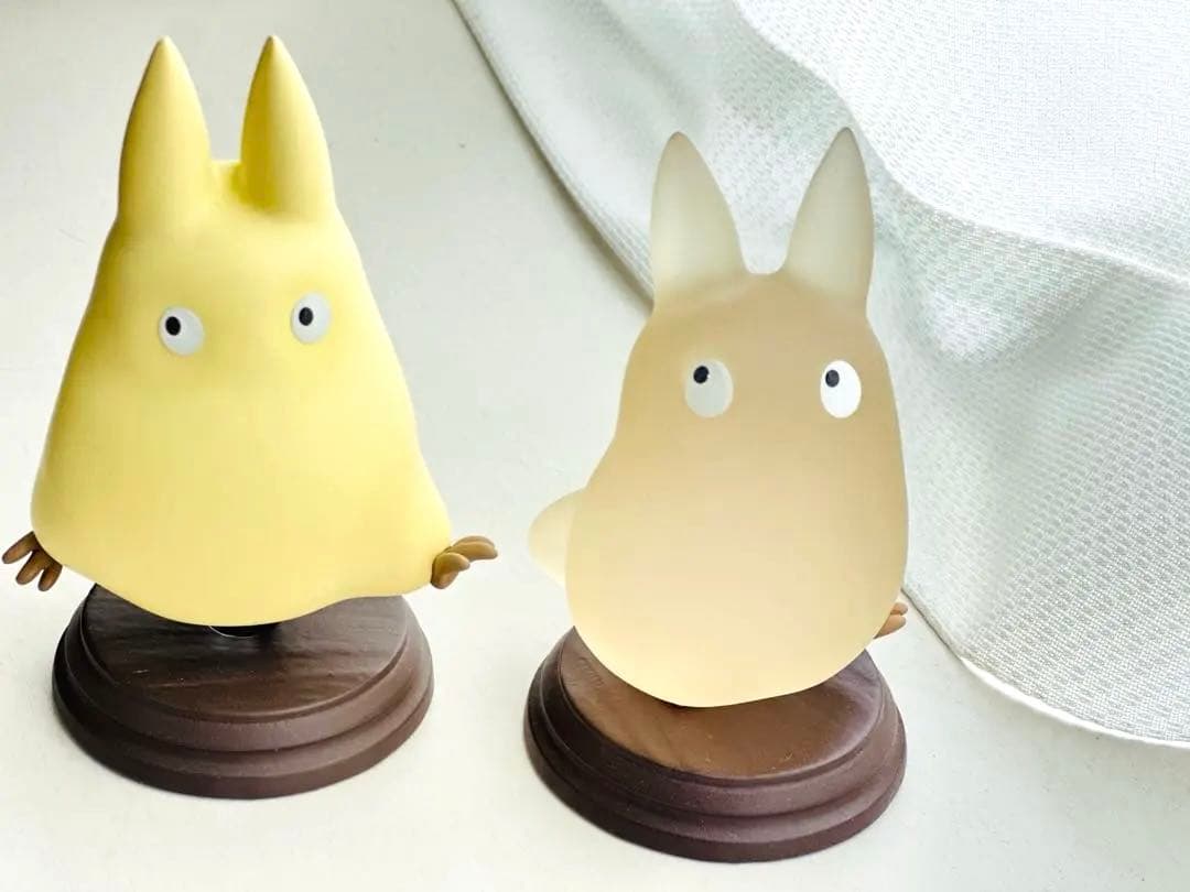 となりのトトロてのひら小トトロびっくり•とうめい2体セット専用箱あり