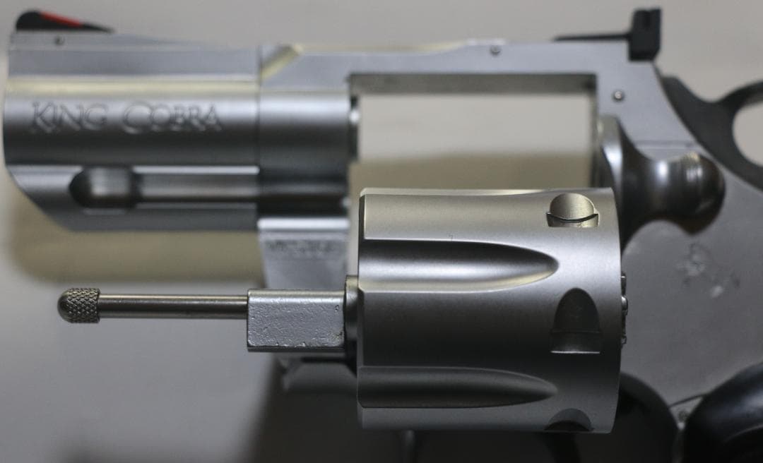 KSC製ＨＷ樹脂モデルガン コルト・キングコブラ　銀2.5インチ　ＳＰＧ合法品
