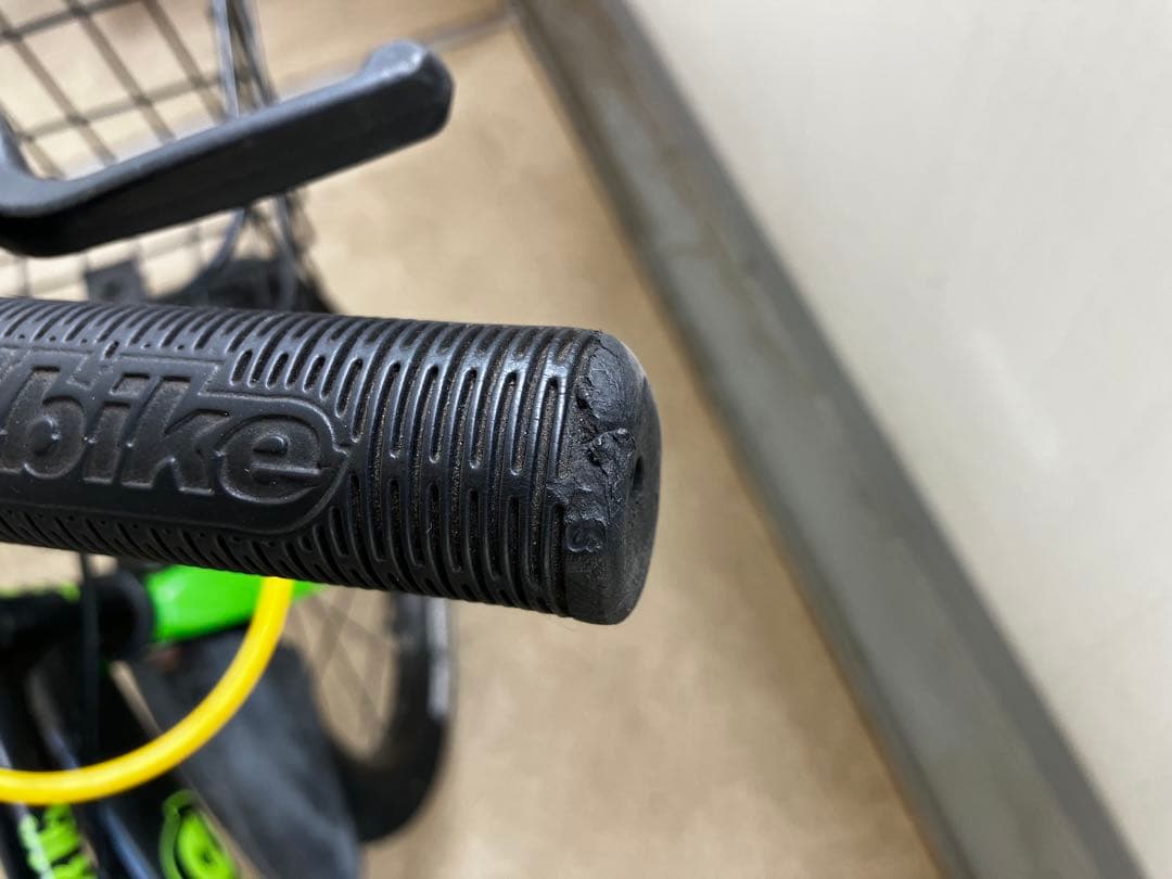 a.　d-bike 幼児用自転車 黒/緑 16インチ　カゴ付き