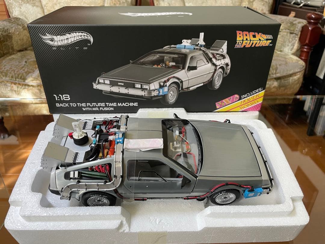 価格変更1/18 ホットウィール バックトゥーザフューチャー デロリアン未展示品