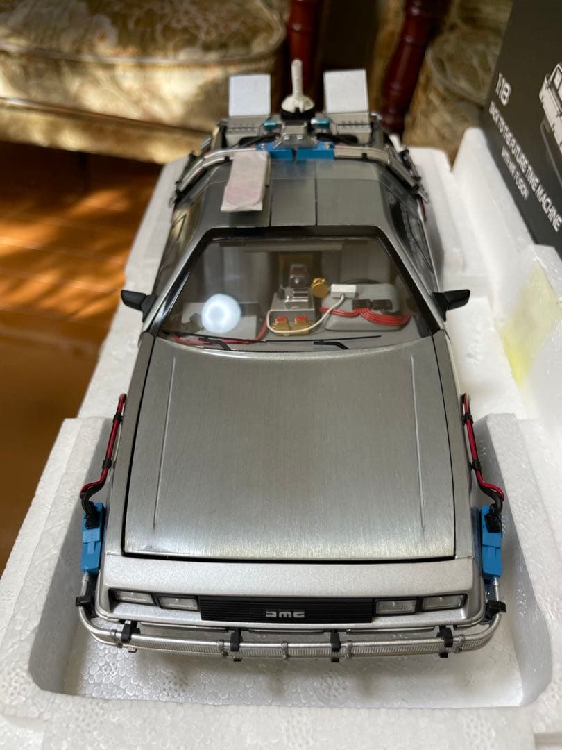 価格変更1/18 ホットウィール バックトゥーザフューチャー デロリアン未展示品