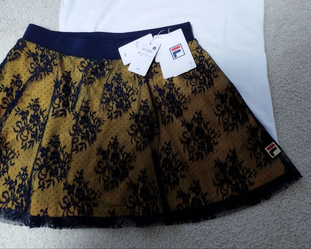 大人可愛い　L新品　FILAフィラ テニス・バドミントンウェア スコート レース