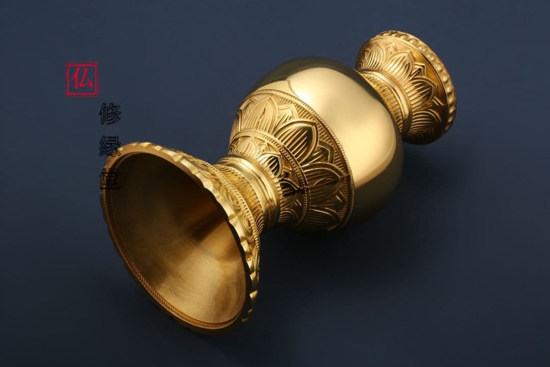 【修縁堂】密教法具古美術品 真言宗 法器 筋雕り型蓮華花瓶一対